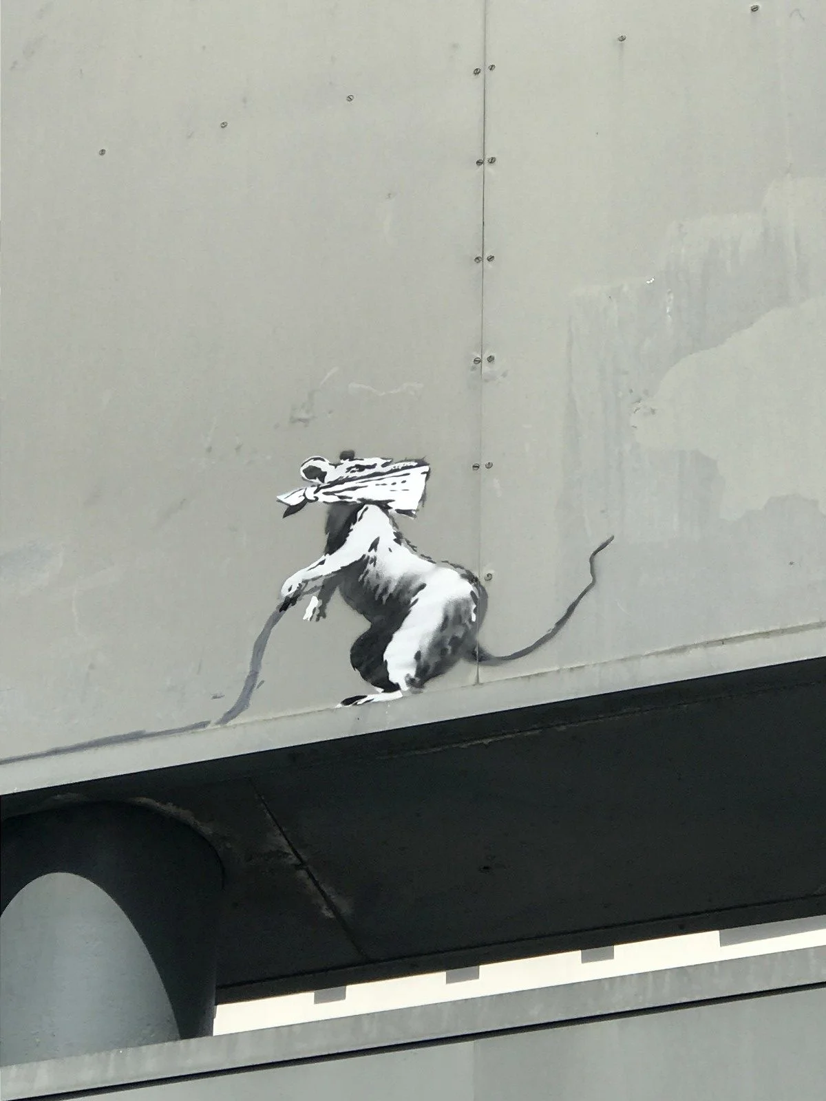 Banksy, image © @WhereTheresWalls