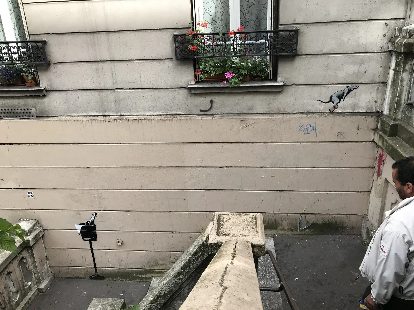 Banksy, image © @WhereTheresWalls