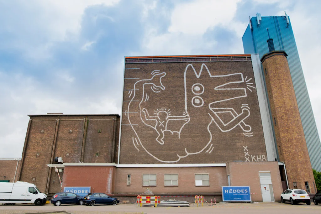 Il murale di Keith Haring ad Amsterdam. Photo: Hanna Hachula, courtesy Stedelijk Museum