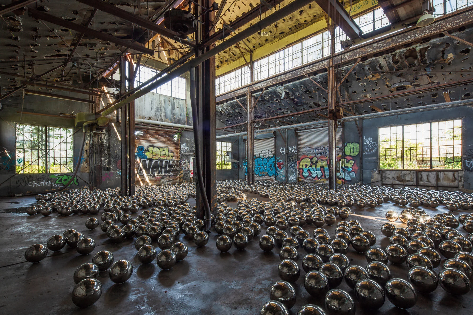 yayoi-kusama-narcissus-garden-rockaway-nyc-2
