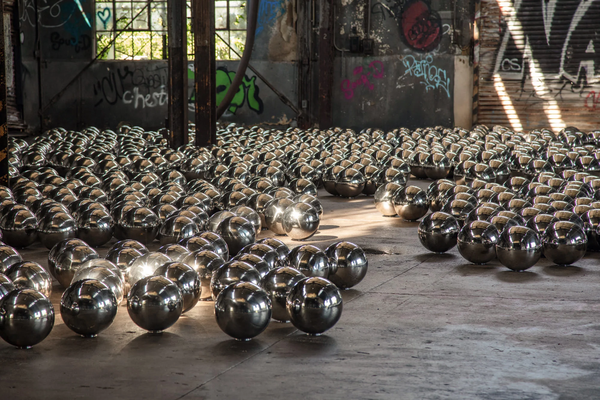 yayoi-kusama-narcissus-garden-rockaway-nyc-3