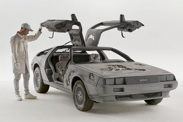 Eroded Delorean, 2018; acciaio inossidabile, vetro rinforzato con plastica, cristallo di quarzo, pirite, pittura| photo by guillaume ziccarelli, courtesy perrotin
