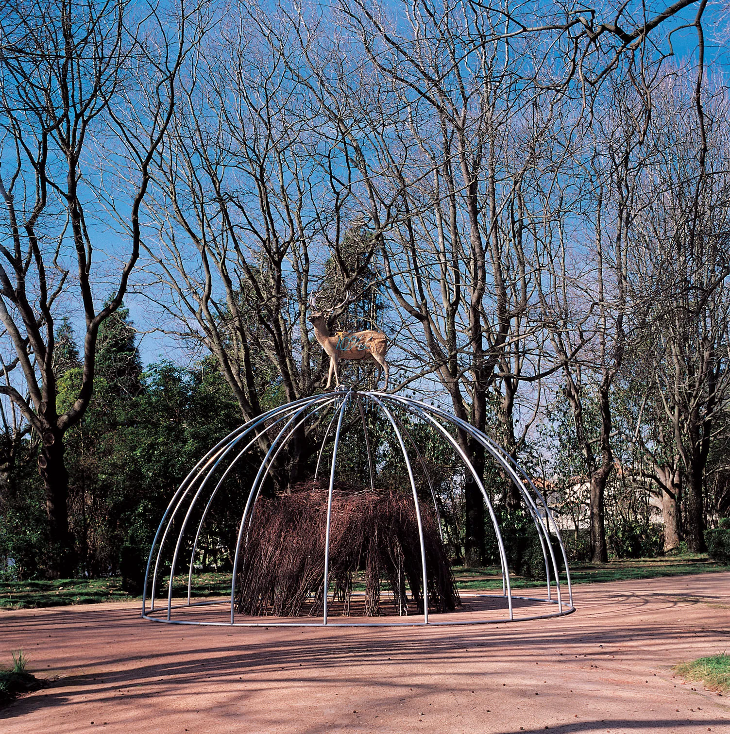 Mario Merz; Senza titolo, 1999; Installation view, Fundação de Serralves,; Porto, 1999; Courtesy Fondazione Merz, Turin: Photo: Rita Burmester © Mario Merz, by SIAE 2018
