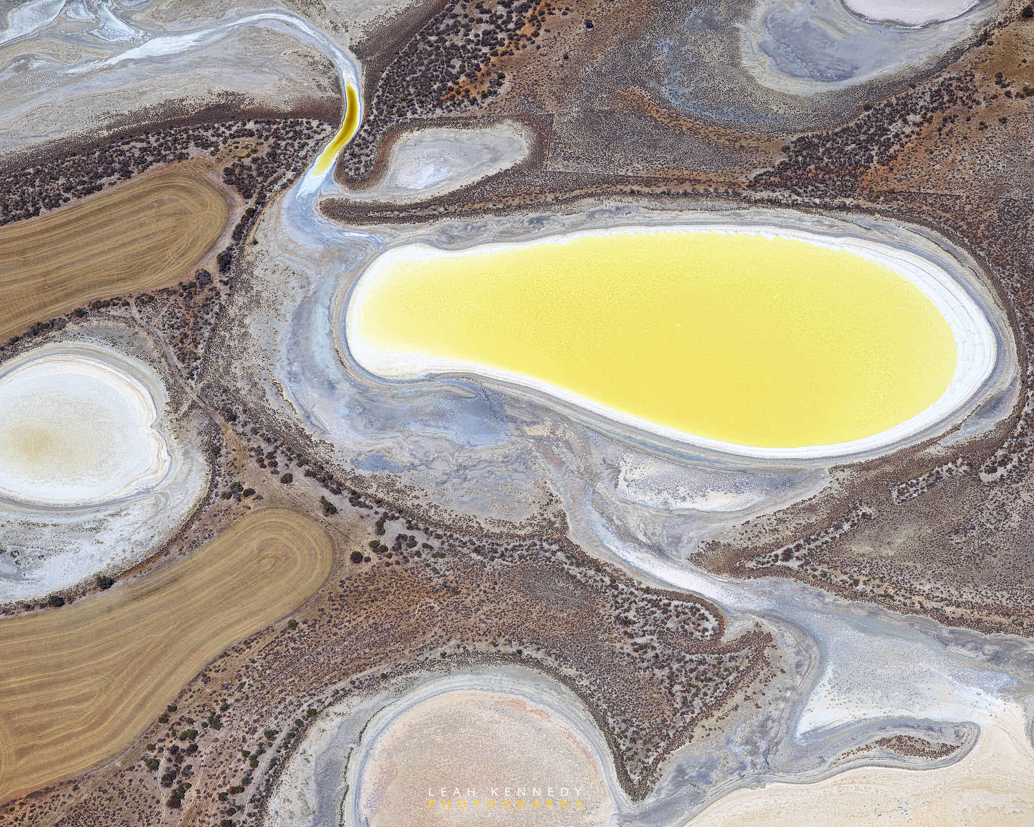 I Colori Psichedelici E Le Strane Forme Dei Laghi Salati Australiani Nelle Fotografie Aeree Di Leah Kennedy Artbooms