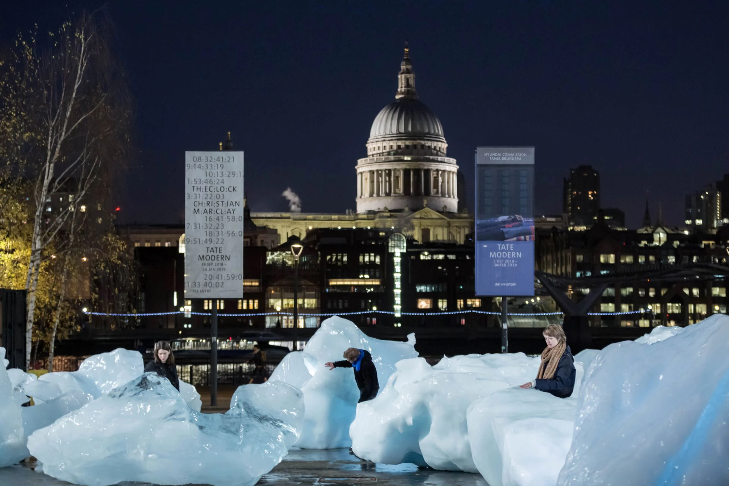 Ice Watch by Olafur Eliasson and Minik Rosing. Supported by Bloomberg. Installation: Bankside, outside Tate Modern, 2018. Photo: Justin Sutcliffe © 2018 Olafur Eliasson