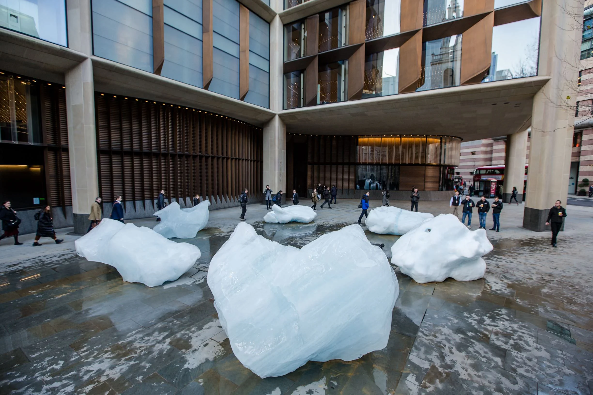 Ice Watch by Olafur Eliasson and Minik Rosing. Supported by Bloomberg, Installation: City of London, outside Bloomberg’s European headquarters, 2018. Photo: Charlie Forgham-Bailey © 2018 Olafur Eliasson