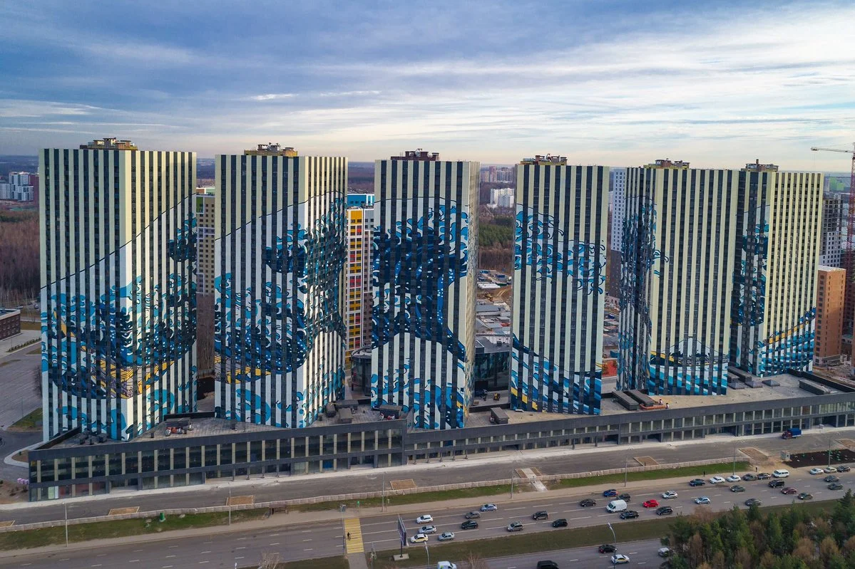 La grande onda di Kanagawa di Hokusai è diventata un gigantesco murale in un nuovo quartiere di Mosca