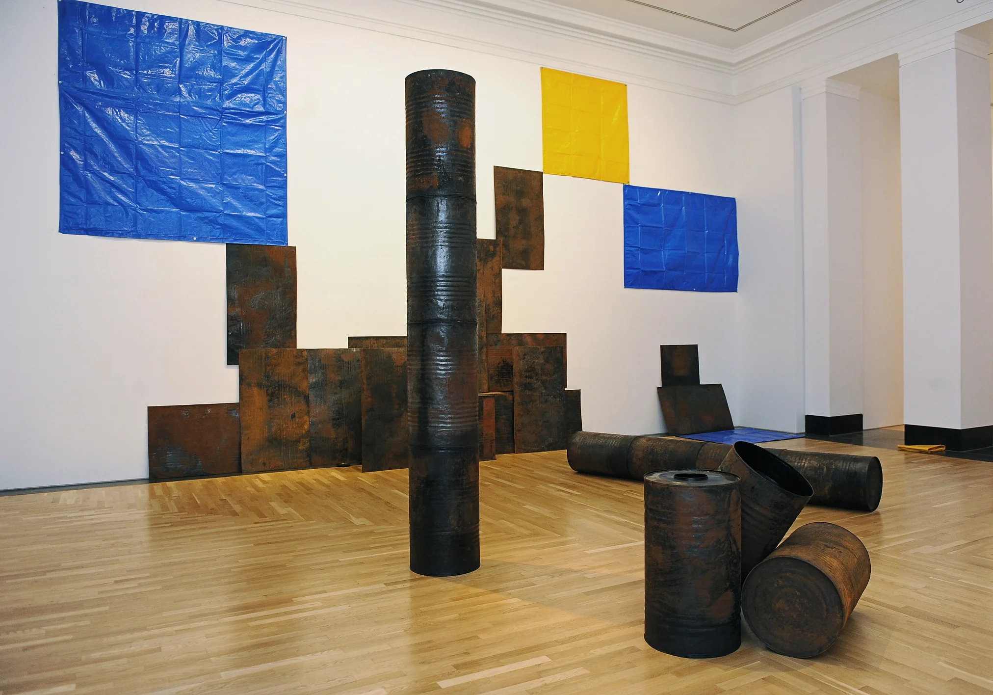 Sheela Gowda, Kagebangara, 2008. Veduta dell’installazione: Artes Mundi 5, 2012 Courtesy dell’artista. Foto: Wales News Service