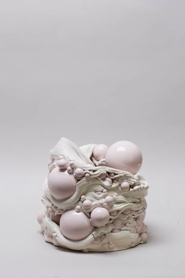 Andrea Salvatori, in collaborazione con WASP, Composizione 40100#01 ( Mesto con Elegia), ceramica, 2019, h 32 34 x 34 cm