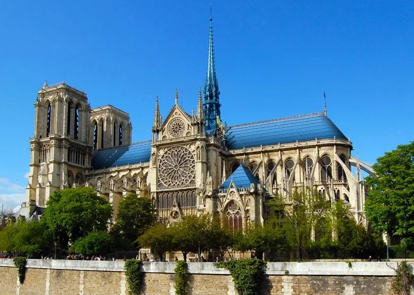 studio-drift-notre-dame-plastic-roof-donate-ideas-designboom-01.jpg