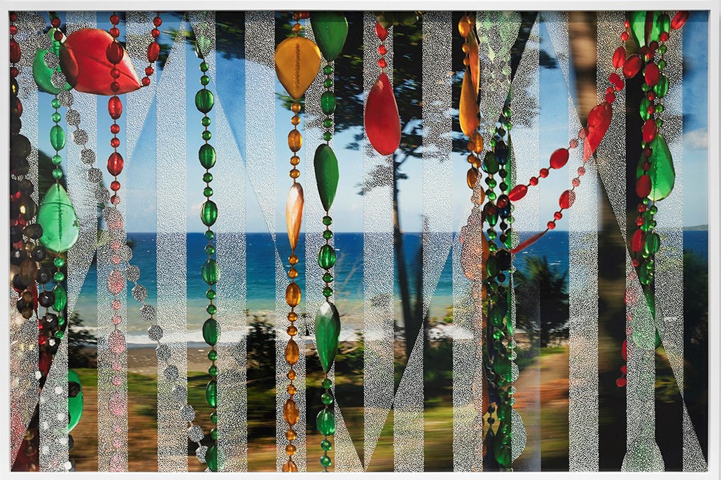 Paul Anthony Smith che ammanta di mistero la cultura delle Indie Occidentali punzecchiando migliaia  di volte delle grandi fotografie