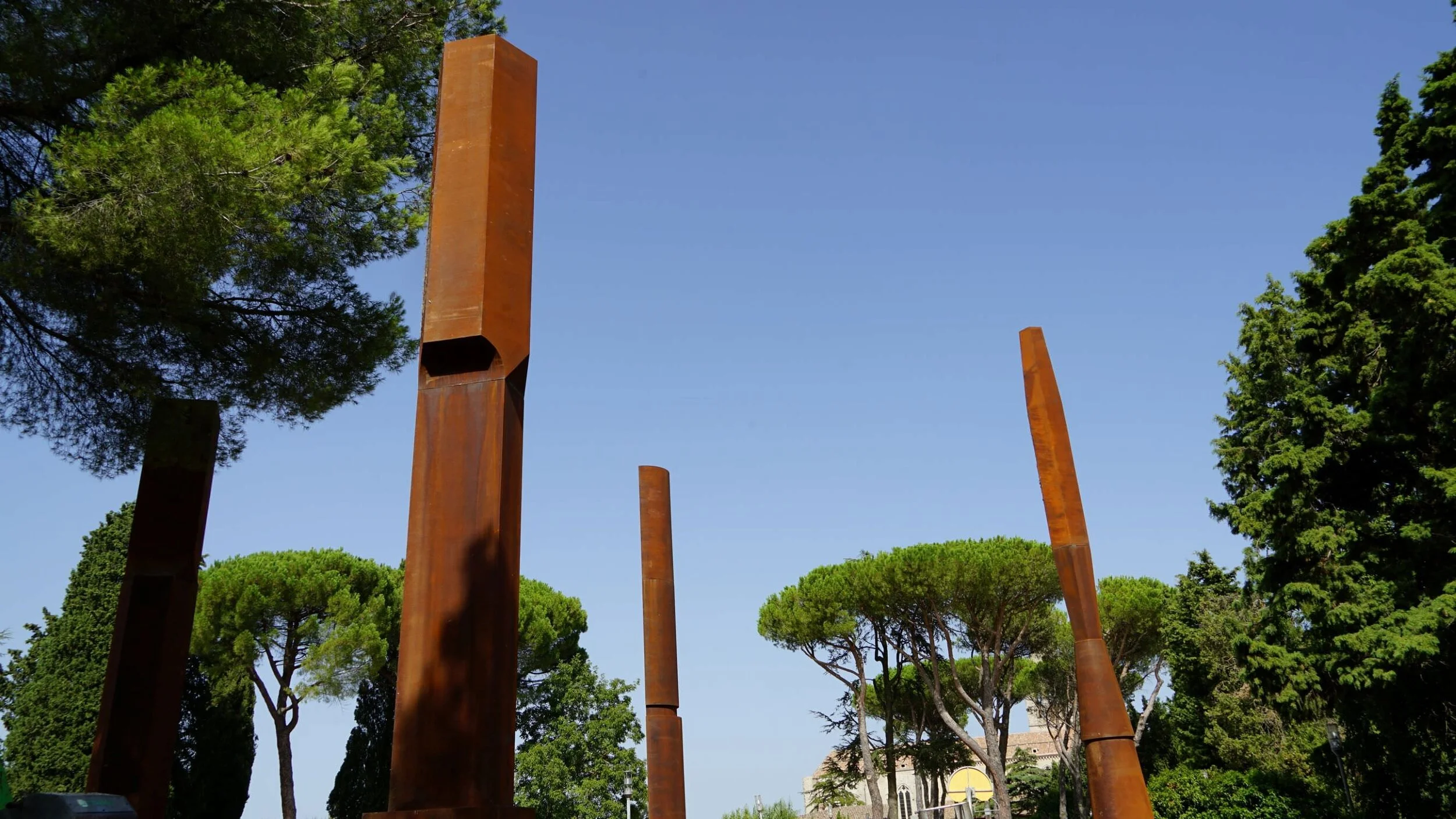 Beverly Pepper, THE TODI COLUMNS, 2019, ferro h 12 metri. .Tutte le foto: ©Auro e Celso Ceccobelli