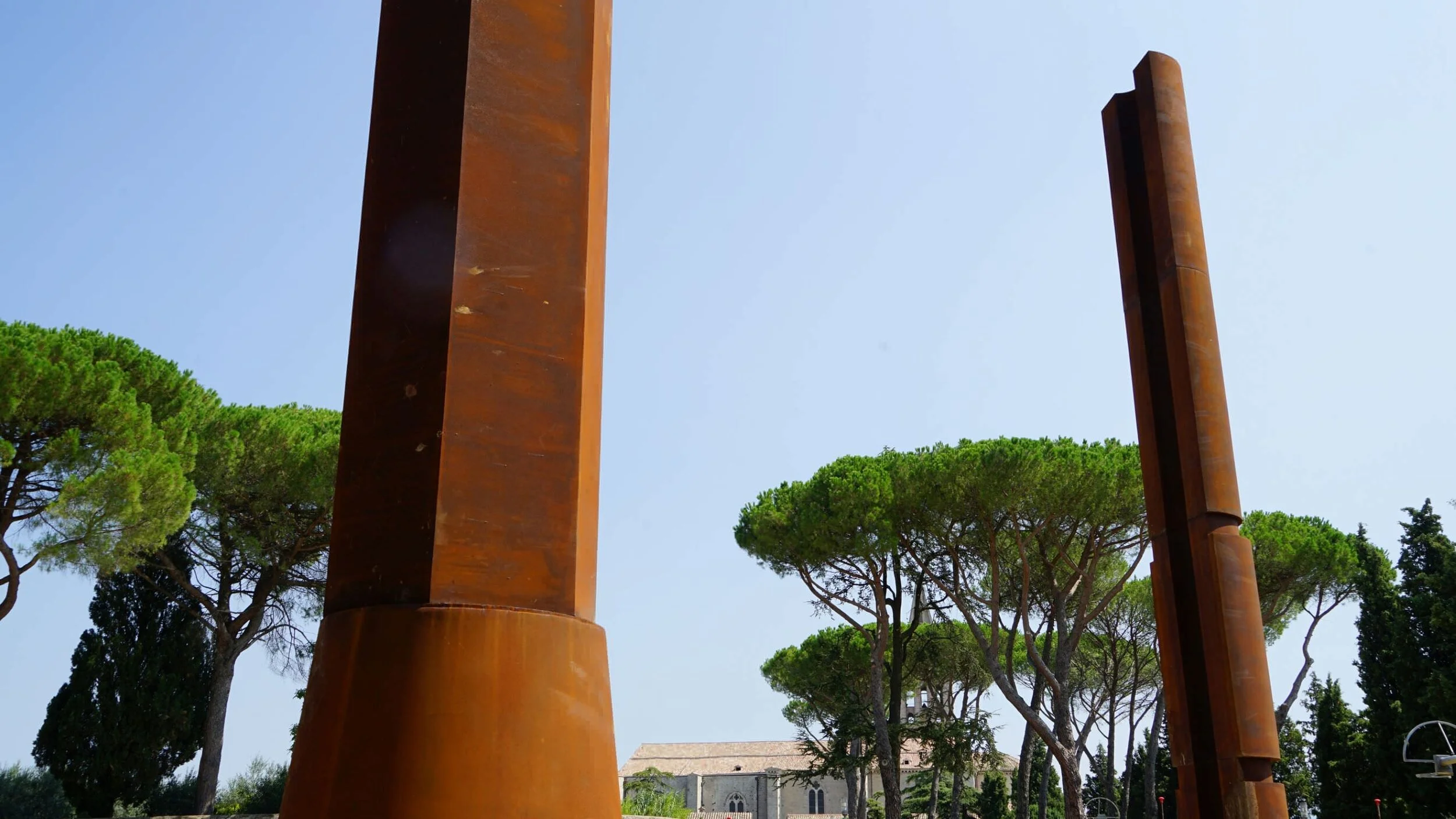 Beverly Pepper, THE TODI COLUMNS, 2019, ferro h 12 metri.