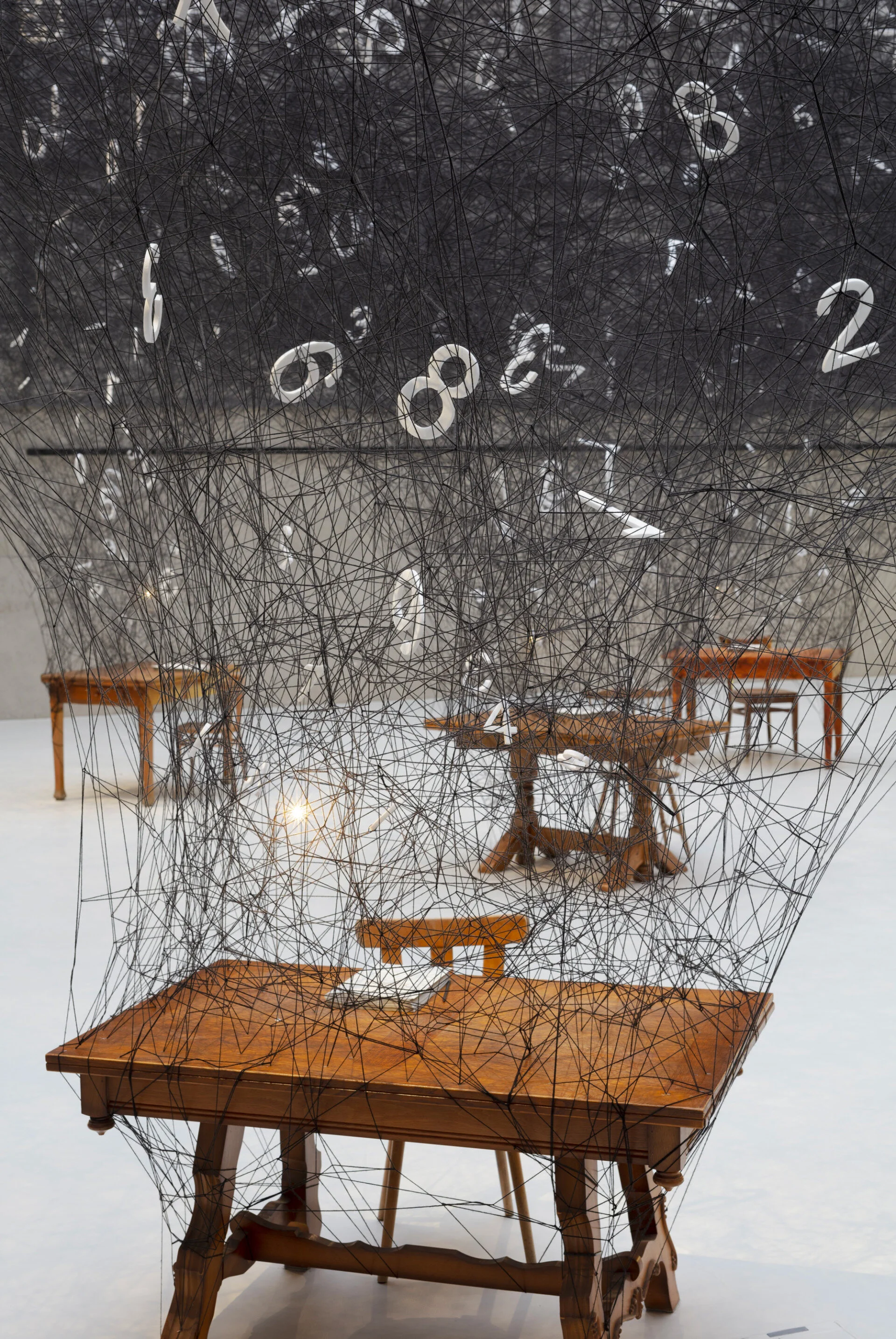 chiharu-shiota-counting-memories-03