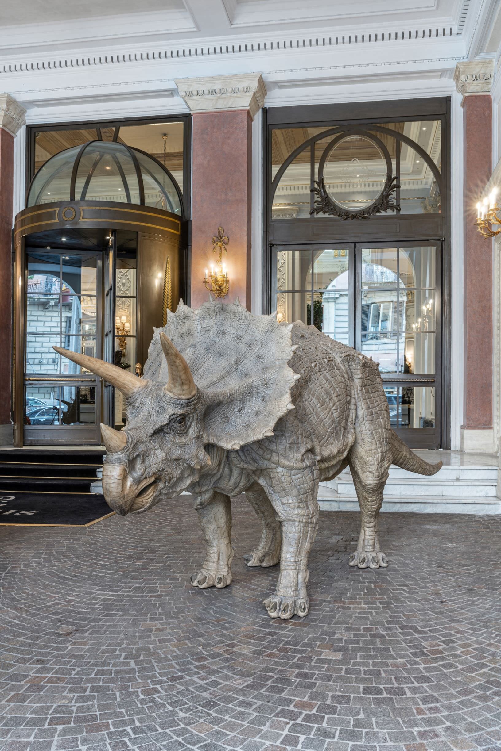 I Didn’t Notice What I am Doing , 2012, sculture in fibra di vetro: scultura di triceratopo 400 x 190 x 120 cm. Courtesy: the artist and GALLERIA CONTINUA . Photo by: Ela Bialkowska, OKNO Studio