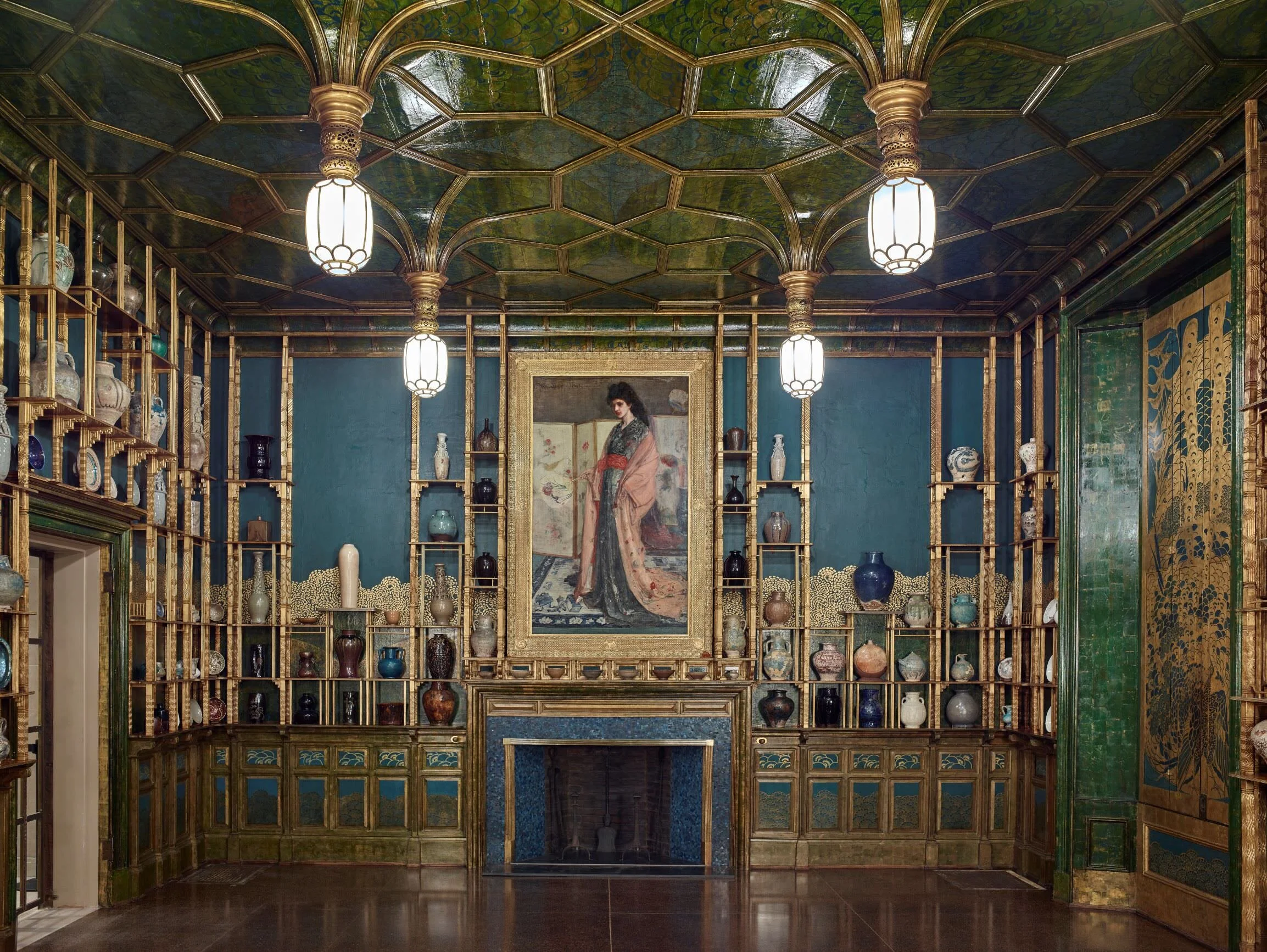 James McNeill Whistler, Harmony in Blue and Gold: The Peacock Room, Pittura ad olio e foglia d'oro su tela, pelle, piastrelle a mosaico e legno. Freer Gallery of Art and Arthur M. Sackler Gallery
