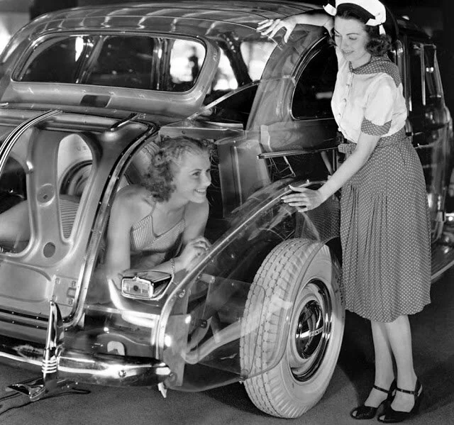 1939-pontiac-ghost-car-7.jpg