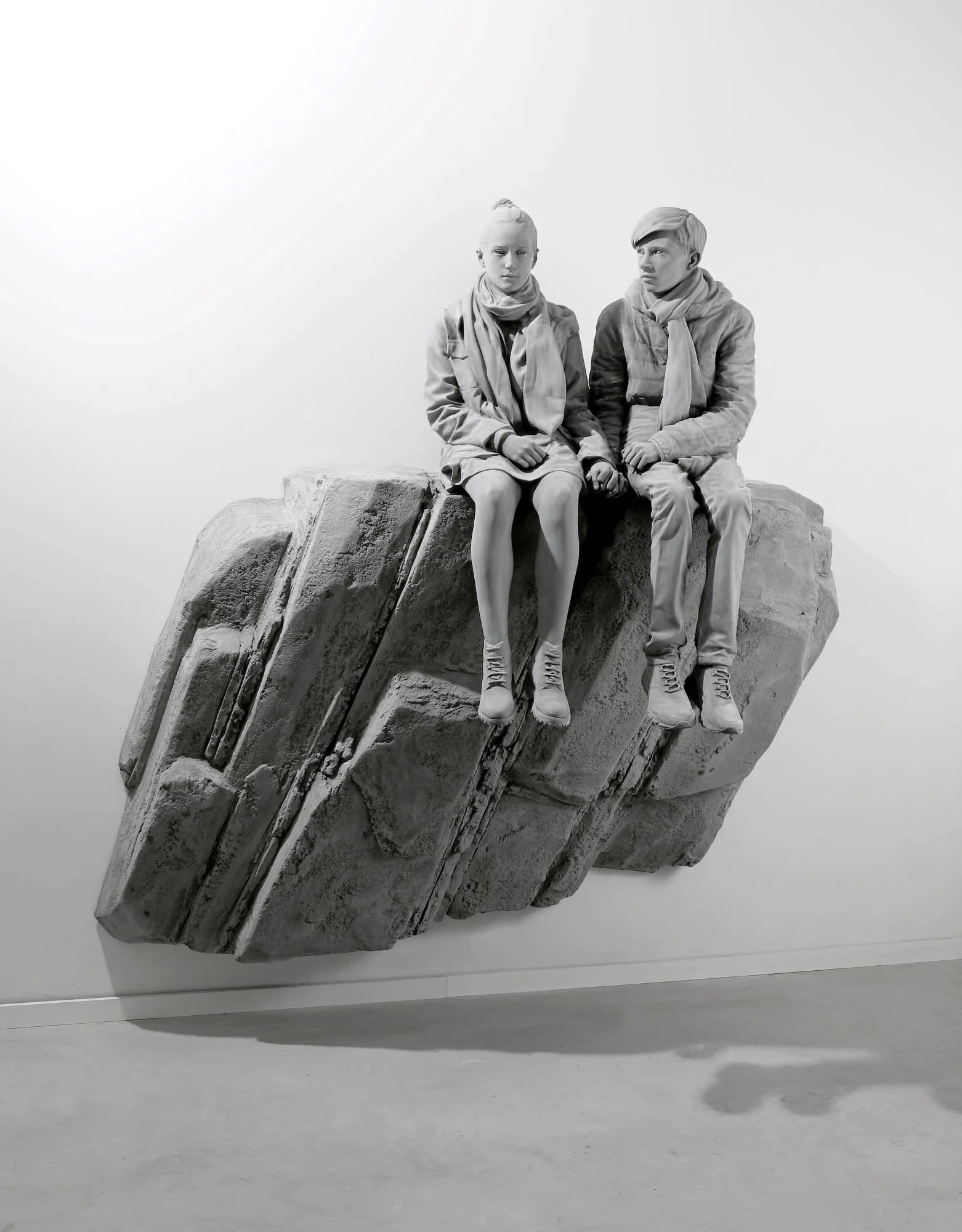 The Cliff (wall piece) ,2019, poliestere, acciaio, rivestimento 230 x 116 x 212 cm. Courtesy: the artist and GALLERIA CONTINUA Photo by: Studio Hans Op de Beeck