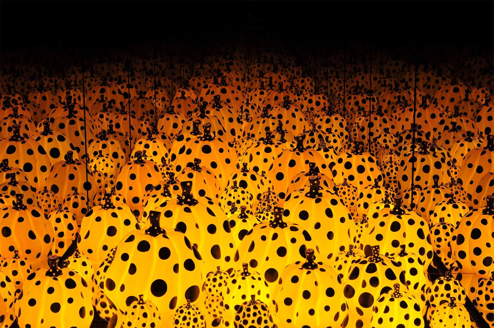 “Pumpkins Screaming About Love Beyond Infinity” (2017), mirrors, acrylic, glass, LEDs, and wood panels, 59 x 59 x 83 ½ inches. Collection of the artist, courtesy of Ota Fine Arts.  Image via New York Botanical Garden