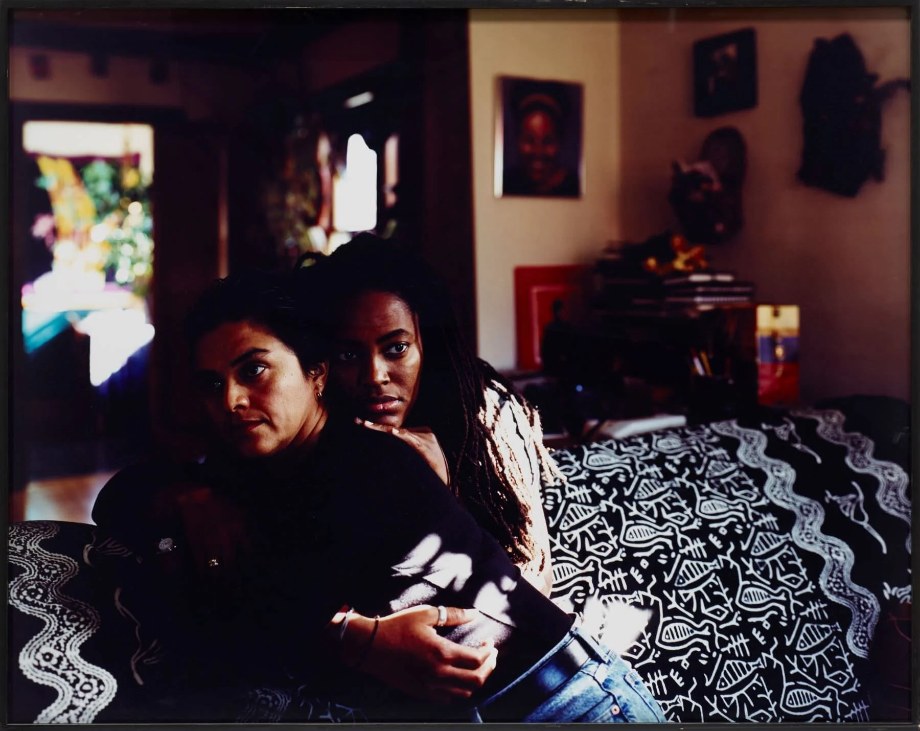 Catherine Opie (Sandusky, Ohio 1961), Norma &amp; Eyenga, Minneapolis, Minnesota, 1998, stampa cromogenica, edizione: 1/5, cm 103,2 x 128,6 x 4,4.Minneapolis, Walker Art Center. Clinton and Della Walker Acquisition Fund, 1999. © Catherine Opie. Courtesy the artist and the Walker Art Center, Minneapolis