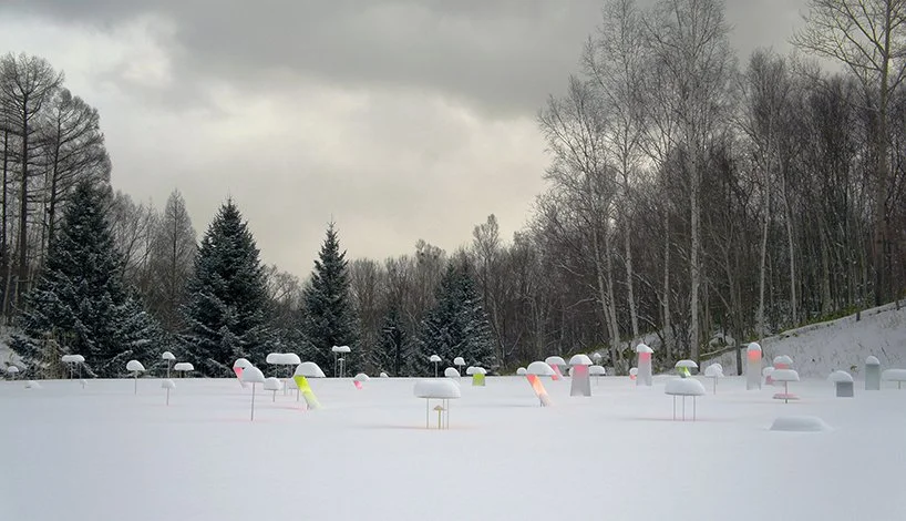 Con Snow Pallet 14 e 15 Toshihiko Shibuya crea la più vasta installazione dedicata alla neve mai vista in Giappone
