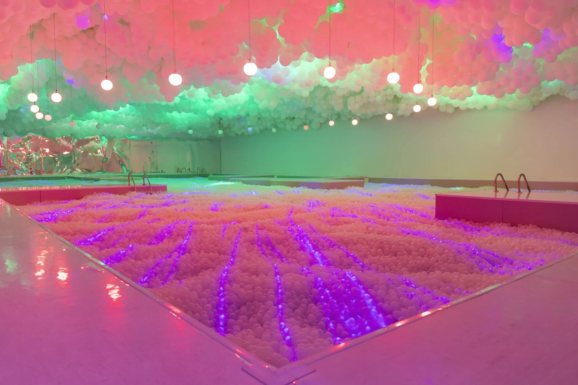 Il Ballon Museum con Pop Air fa volare l' arte gonfiabile in Italia