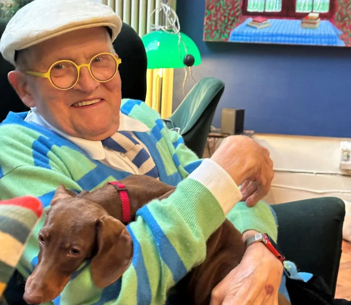 E' morto a 88 anni il grande David Hockney. Passando per la Pop art ha rivisitato intere pagine di storia dell'arte senza mai smettere di amare la vita e la pittura