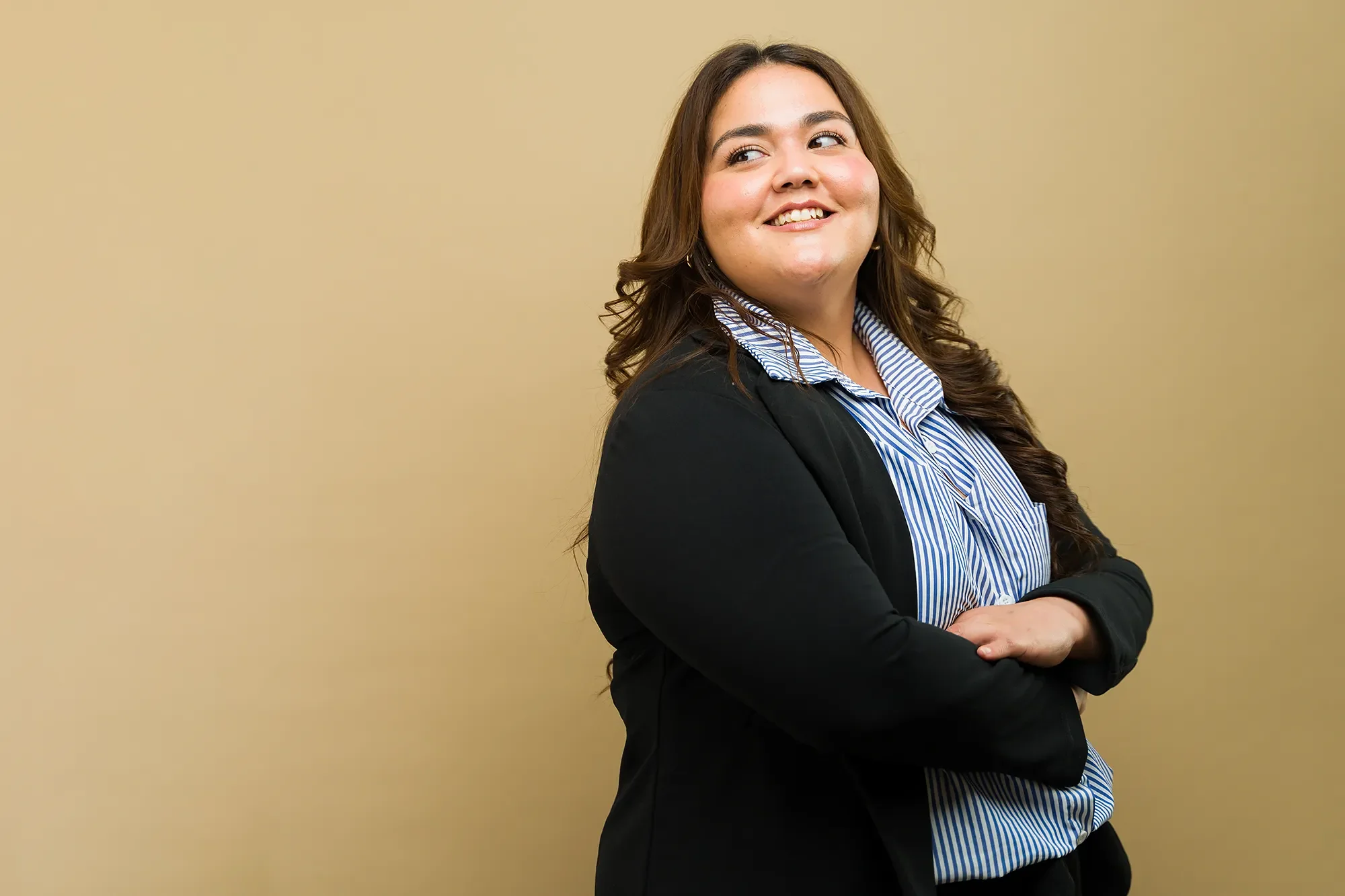 Dark long sleeves with vertical print helps slim