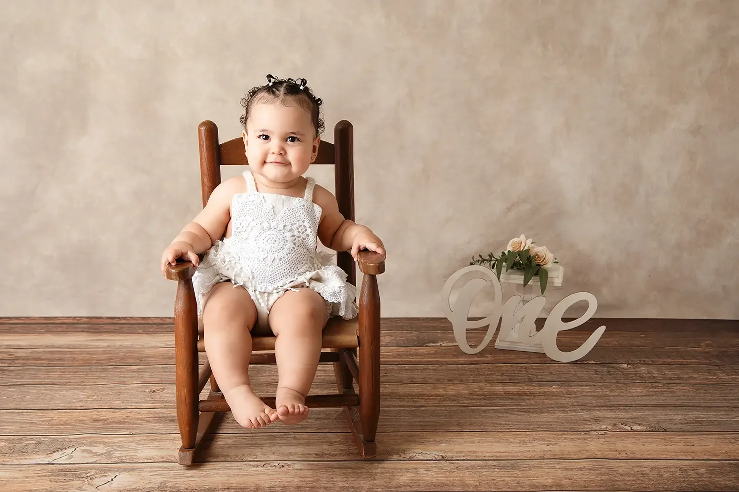 Sitting baby photographer San Fernando Valley