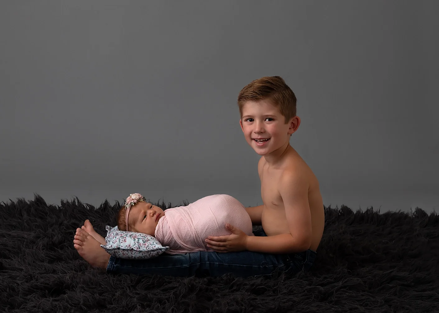 Newborn Photos With Siblings: What Parents Should Know