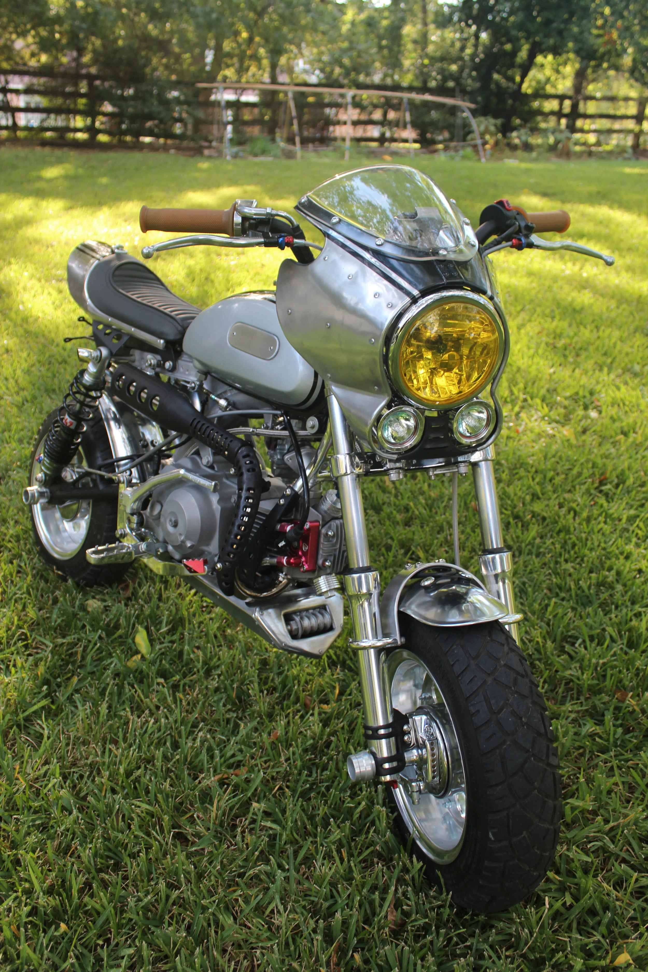 The front forks are made from Honda NSR50 uppers and springs, ZB50 lowers, with Ractech Gold-Valve Emulators inside for an unbelievable ride.