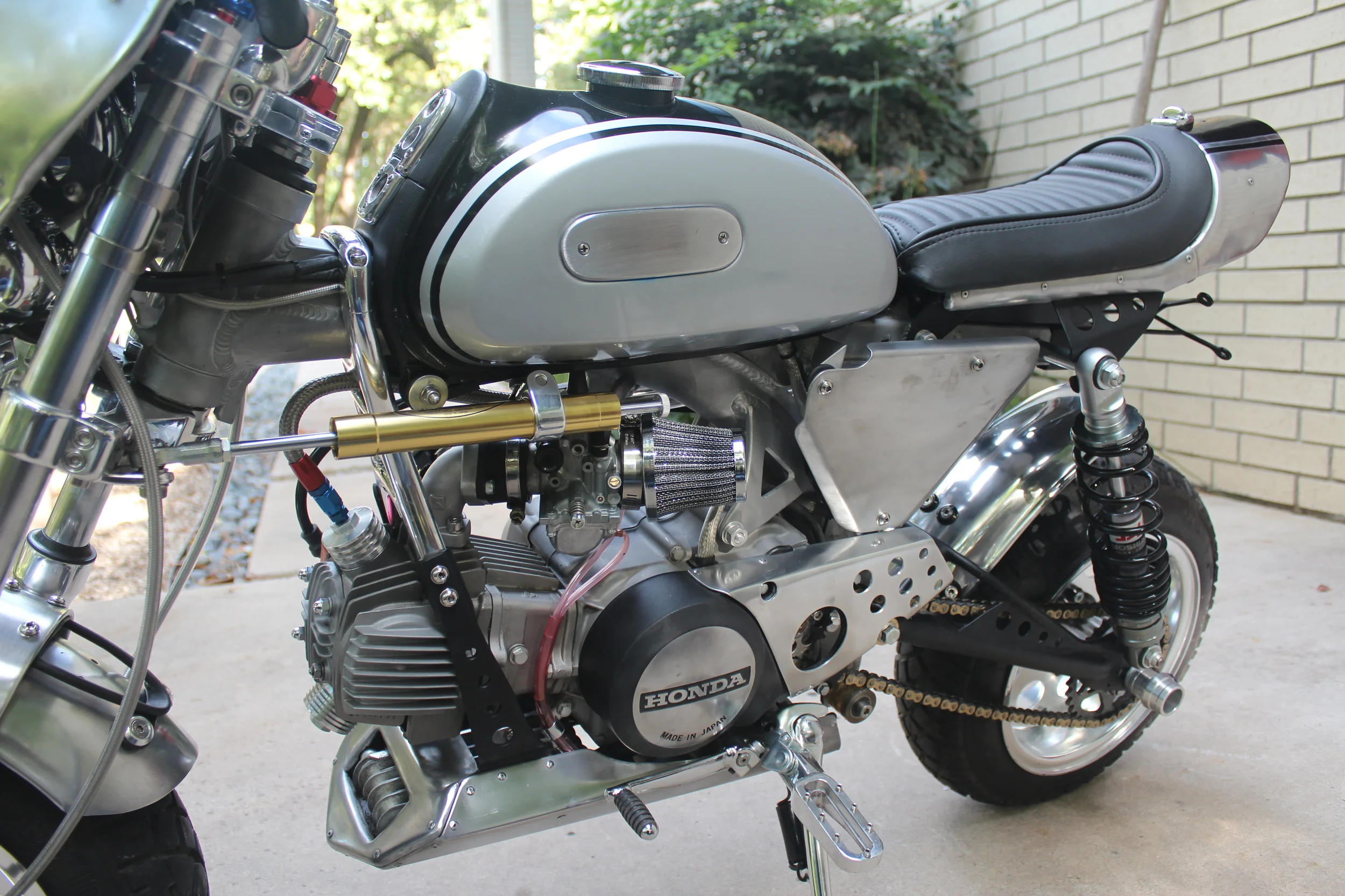  Lots of Japanese tuner parts, Takegawa steering damper, wheel hub rings, speedo and tach, hand levers, kickstarter, side stand, and brake adjusters were used along with Shift-up fork preload adjusters, steering stem nut, fork, handlebar, and swingar