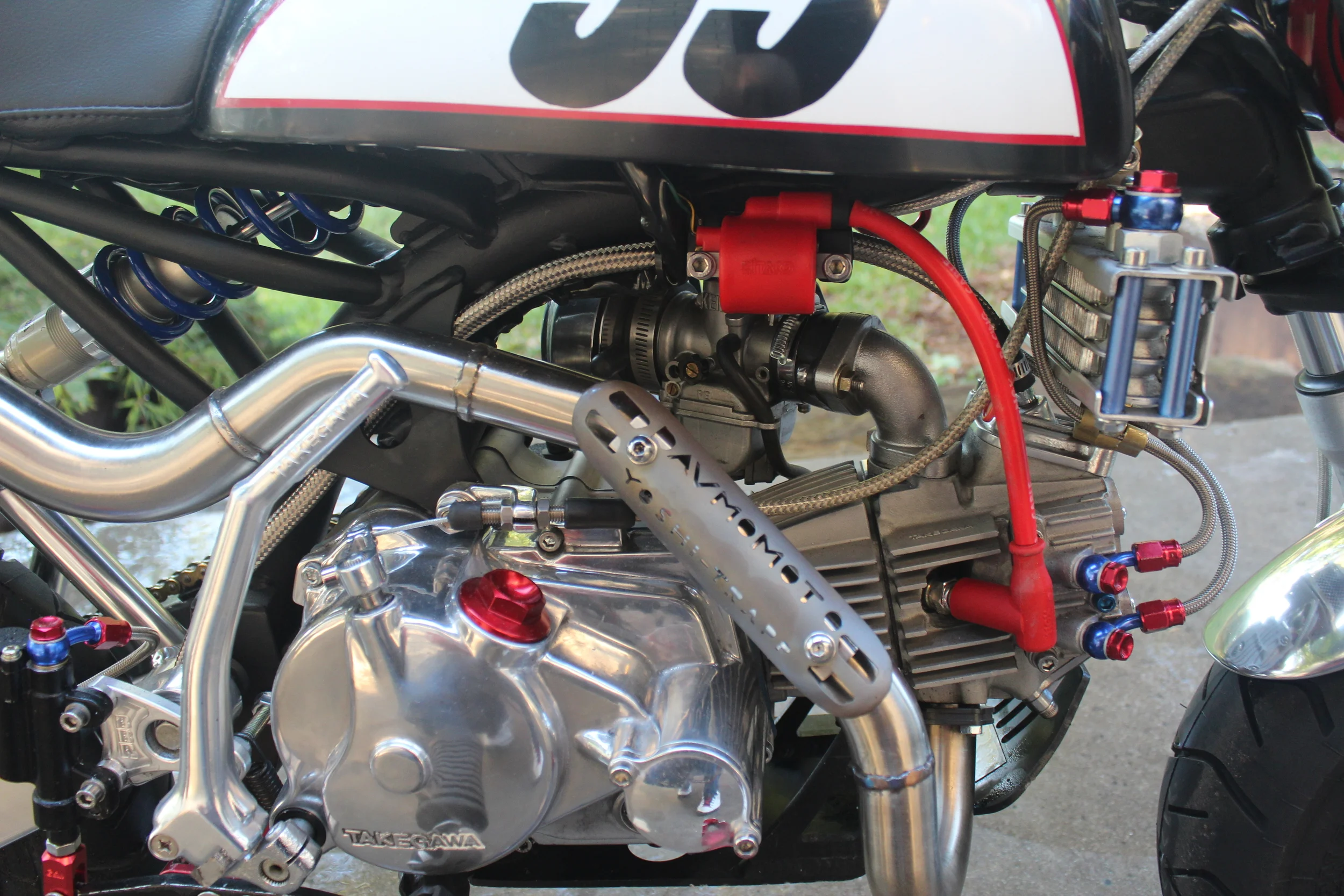  Finally on the ground. The bike starts, stops, runs as it should for the most part. There is an issue with the lights I am going to have to investigate. It started with all the light running, now it seems nothing works...either a loss of power or a 