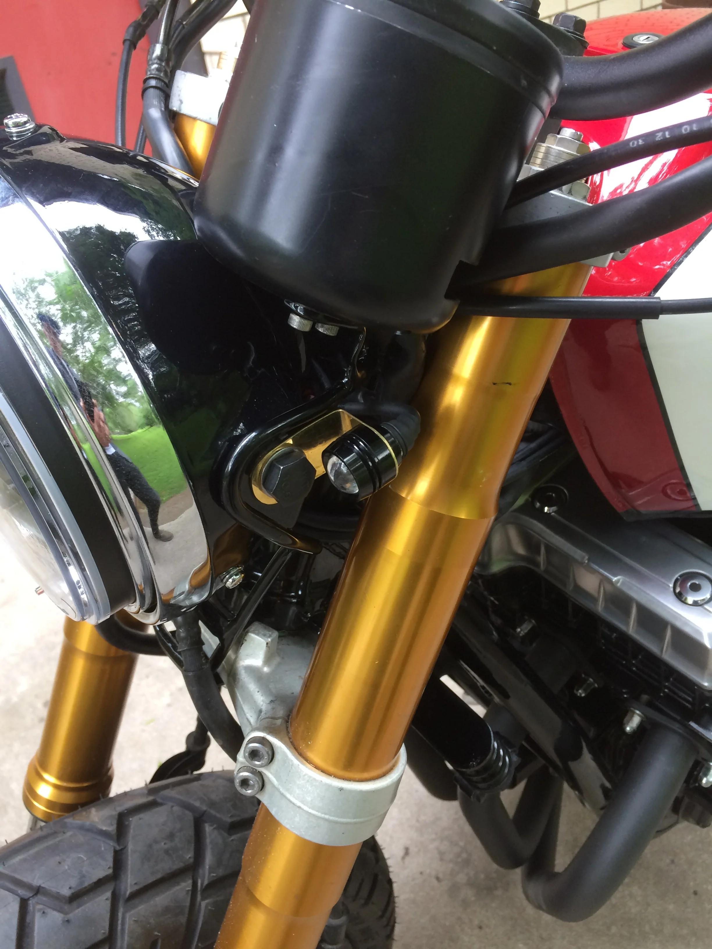  The front Supernova LED signals on the side of the headlight. 