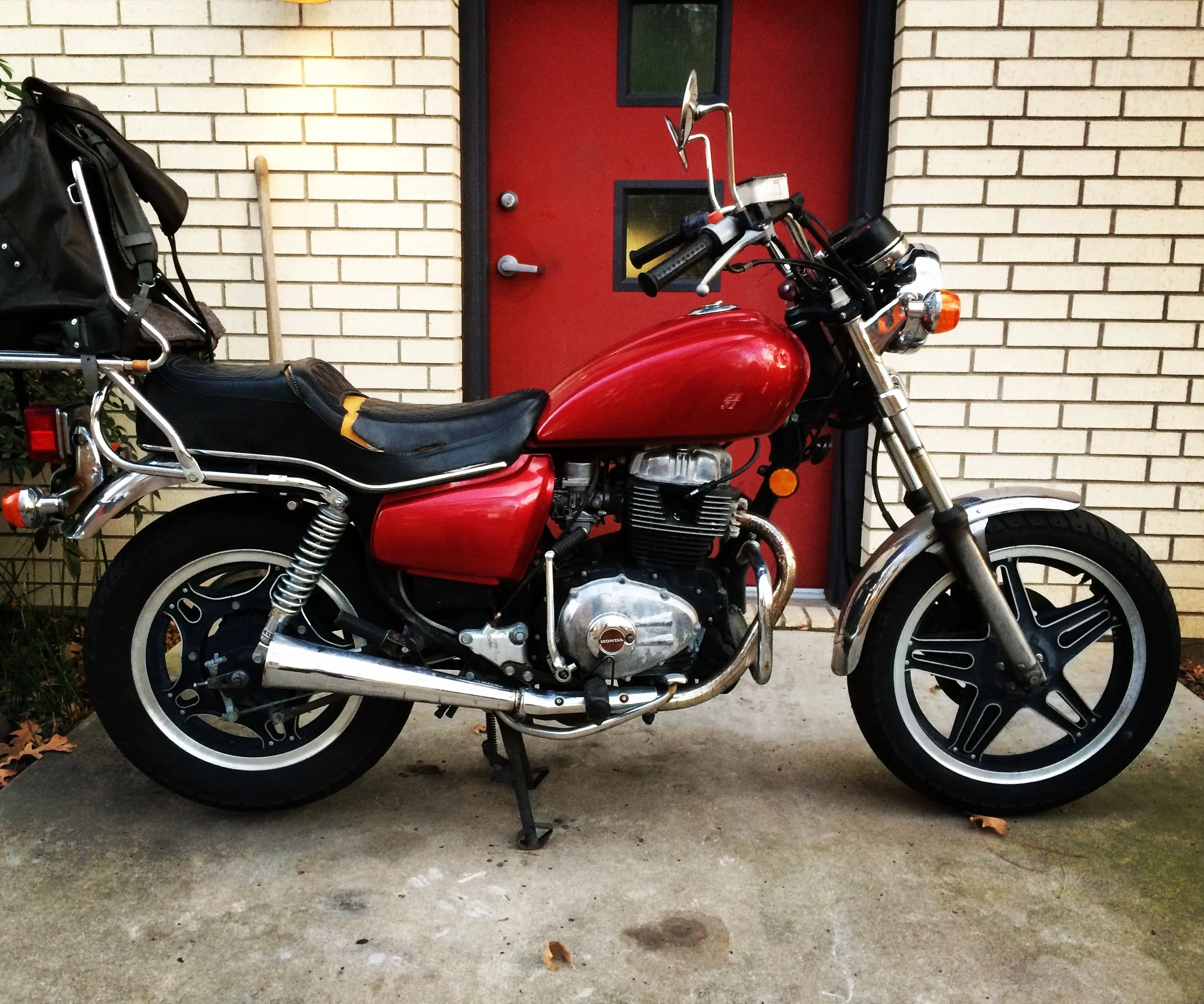  A CM450A automatic revival, getting a new headlight, carb rebuild and some other repairs. 