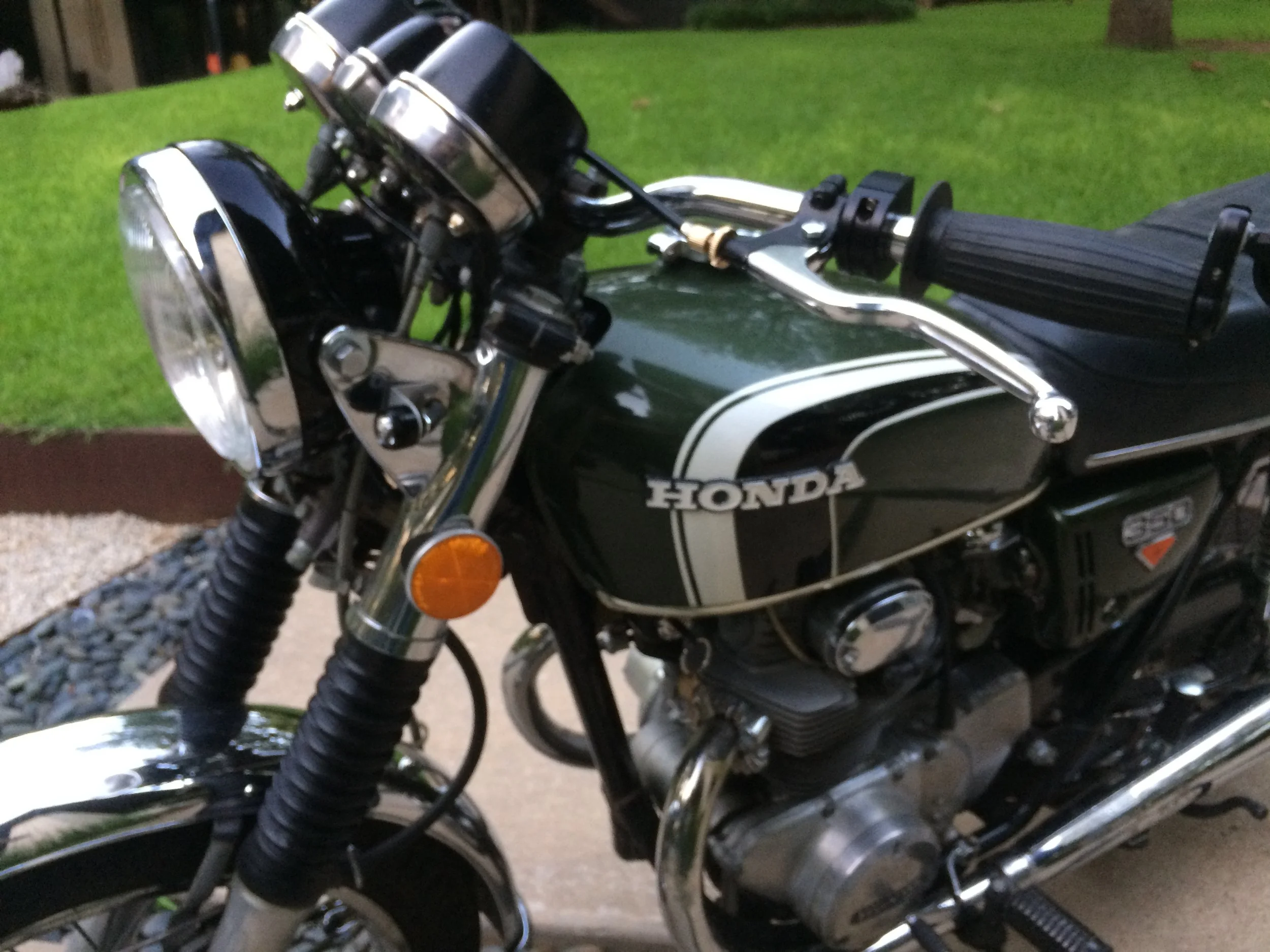  1973 CB360 was given a Motogadget m-unit electronic system and controls. A new stealthy set of LED turn signals were added. 