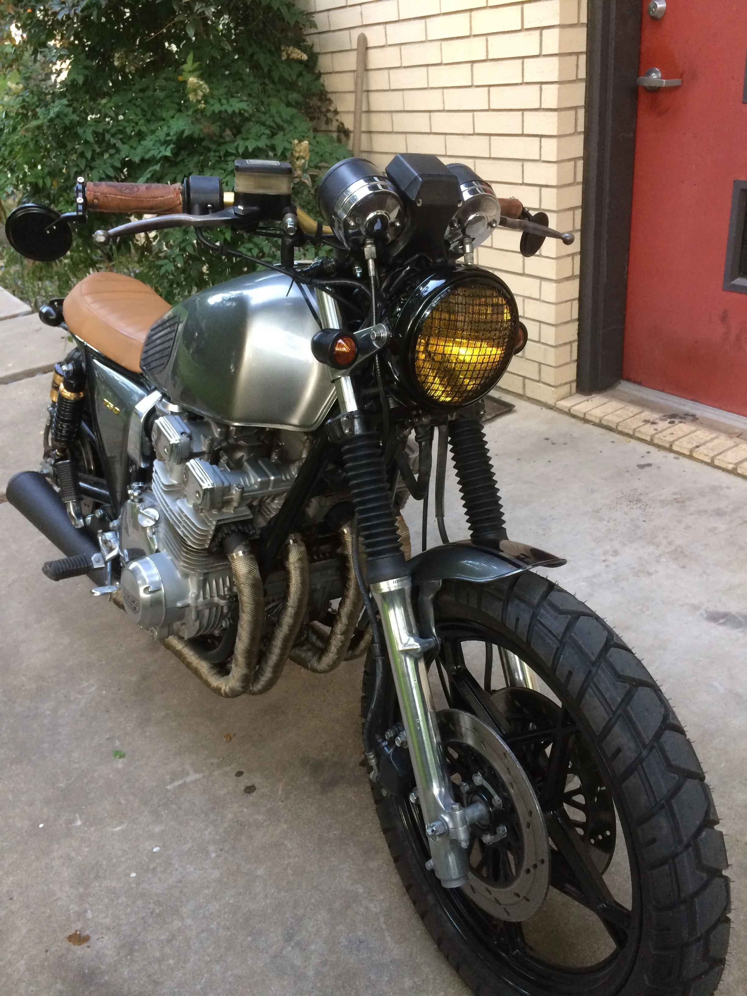  An early GS speedo and tach replace the lunch-box size stock units. Renthal alloy bars with custom leather grips along with a modern light switch selector make up the front controls. 