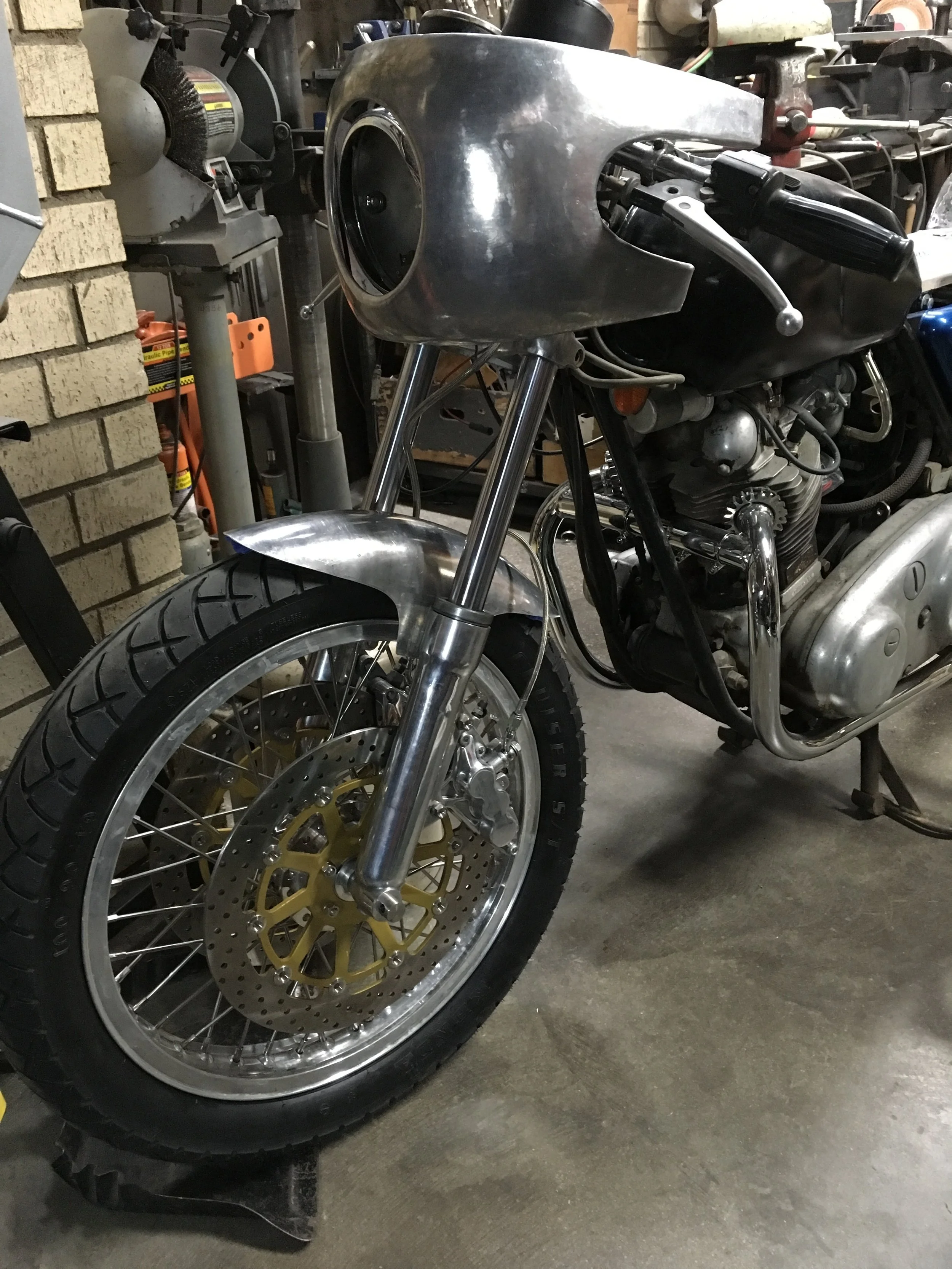  Test-fitting of the aluminum fender. The entire fork and front brake assembly are new except the tripletree which are the originals with the handlebar mounts shaved and filled. 