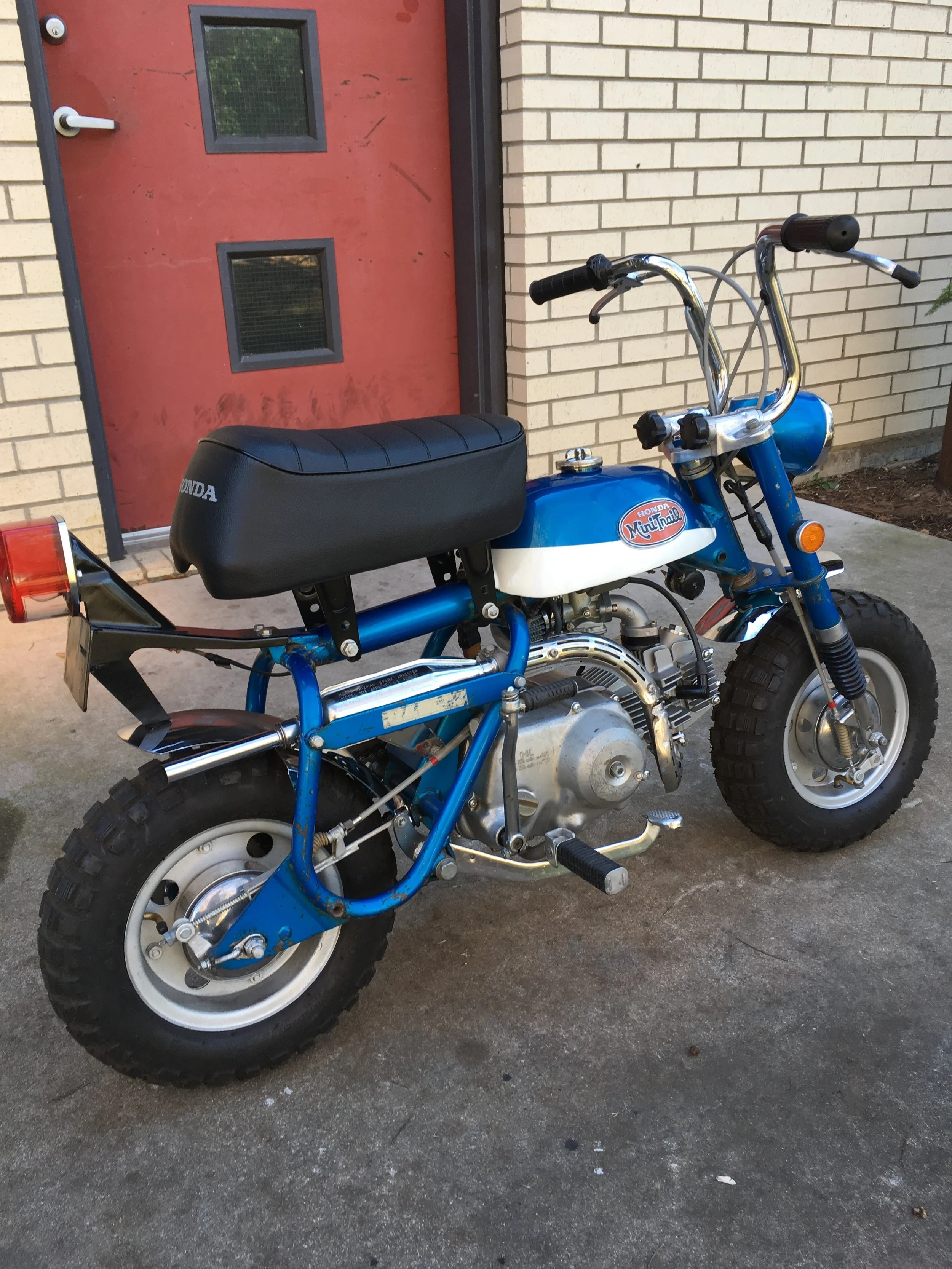  Kevin’s 1971 Z50 custom. I found this one nearly complete, minus some engine parts and restored it to running a number of years ago. My nephew, Blaine brought a similar z50 (seen below) to me to have an 88cc kit, race head, heavy duty clutch and som