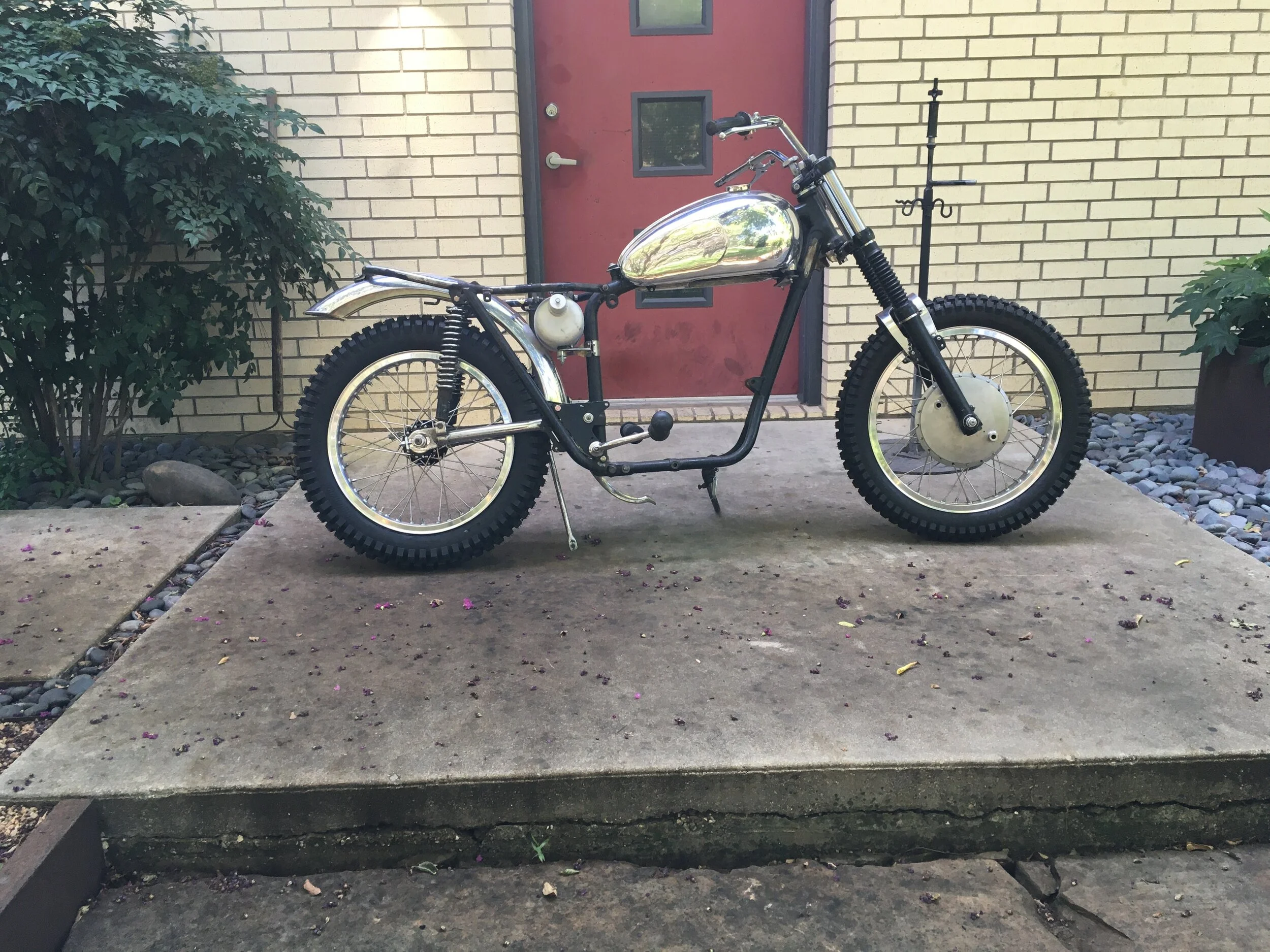  During mock-up, trying to decide rear shock length to get the stance right. About an inch more should do it. 