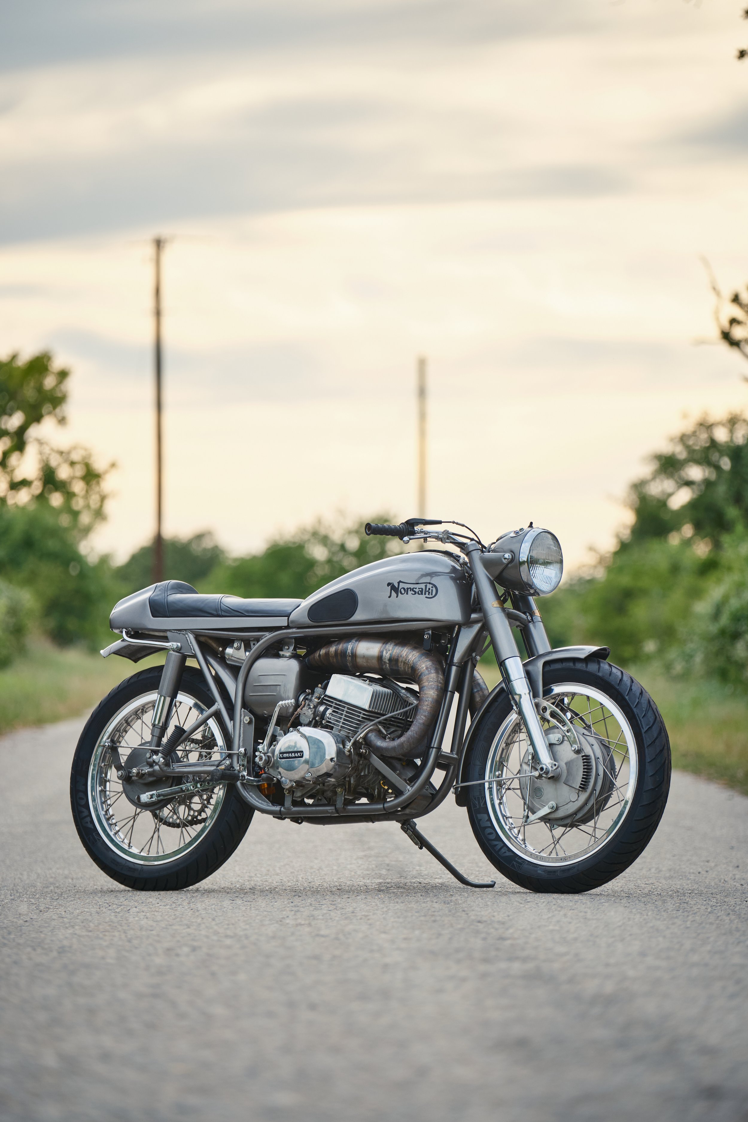  A Norton Feather Bed frame and Dominator tank, finished off in classic Norton gray and Napa leather, with high quality wheels, brakes, and suspension, custom body kit and frame, stainless and chrome custom pieces, and then there’s the engine…a kawas