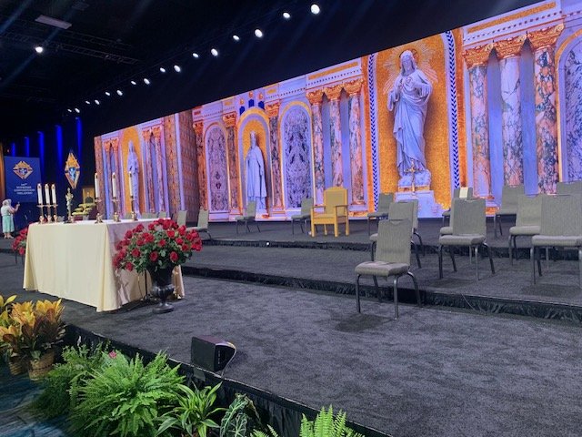  the stage and set up for the daily masses. &nbsp;Each morning they started with a mass. &nbsp;The beginning procession took about 10 minutes. &nbsp;They had 2 cardinals (Dolan form New York and Dinardo from Houston), also about 30 bishops from all o