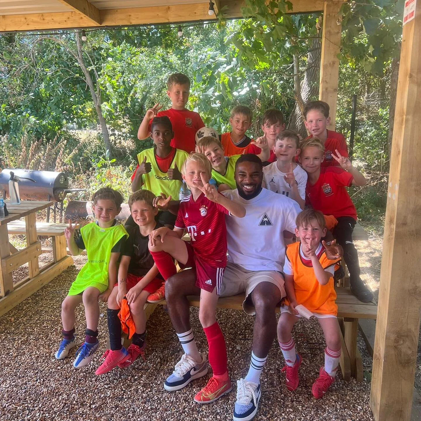 M A N N Y π 
.
.
Big thanks for our friend @mandela_e from @cafcofficial for coming down to chat with the summer camp lads today π₯β¬οΈ
.
.
Lots of excited lads and a few extra happy Charlton fans π 
.
.
Cheers Manny β€οΈ
.
.
@mandela_e 
.
.
#uniquefa