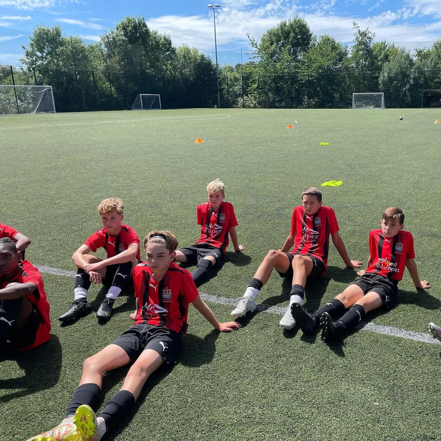 ππ₯β¬οΈ
.
.
Not long now π¬π¬π¬
.
.
Training resumes this Friday πΊπ»
.
.
Elite Programme + Club Unique 7/8/9s back in π
.
.
#beunique #unique #football #grassrootsfootball #firstneverfollows #levels #southlondon #talent #skill #development #beckenha