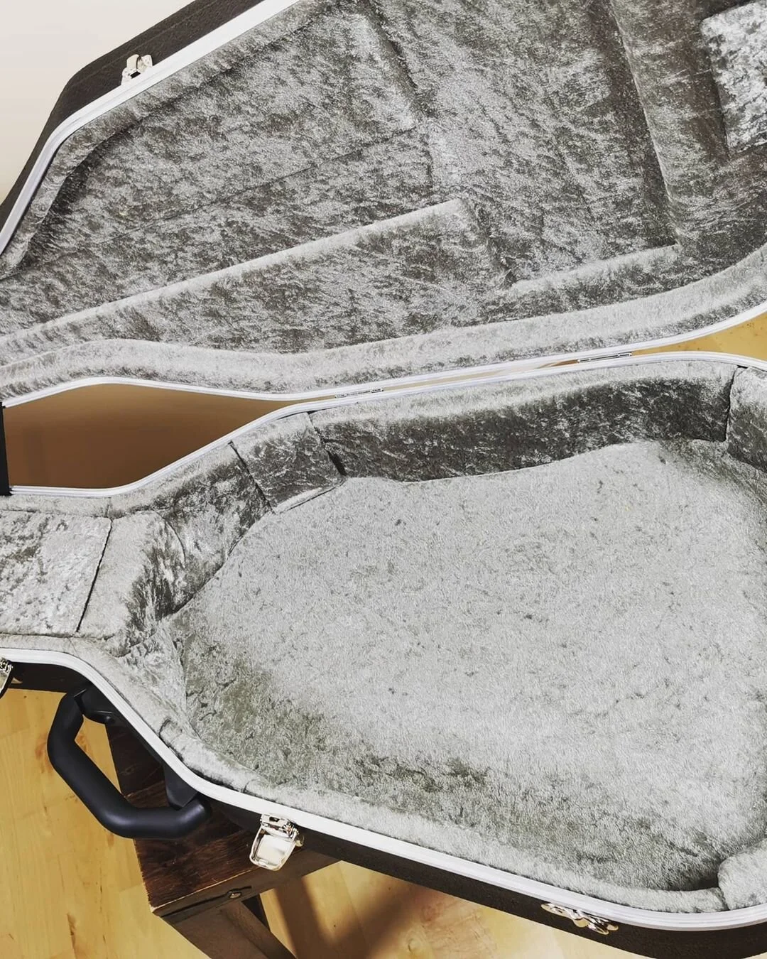 Hiscox Classical Guitar case (Rugged Flight Case) —