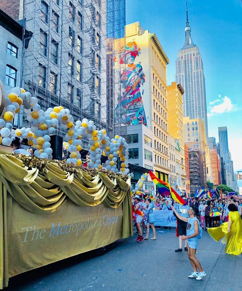 The Met’s gilded parade float. (Photo: Jonathan Tichler)