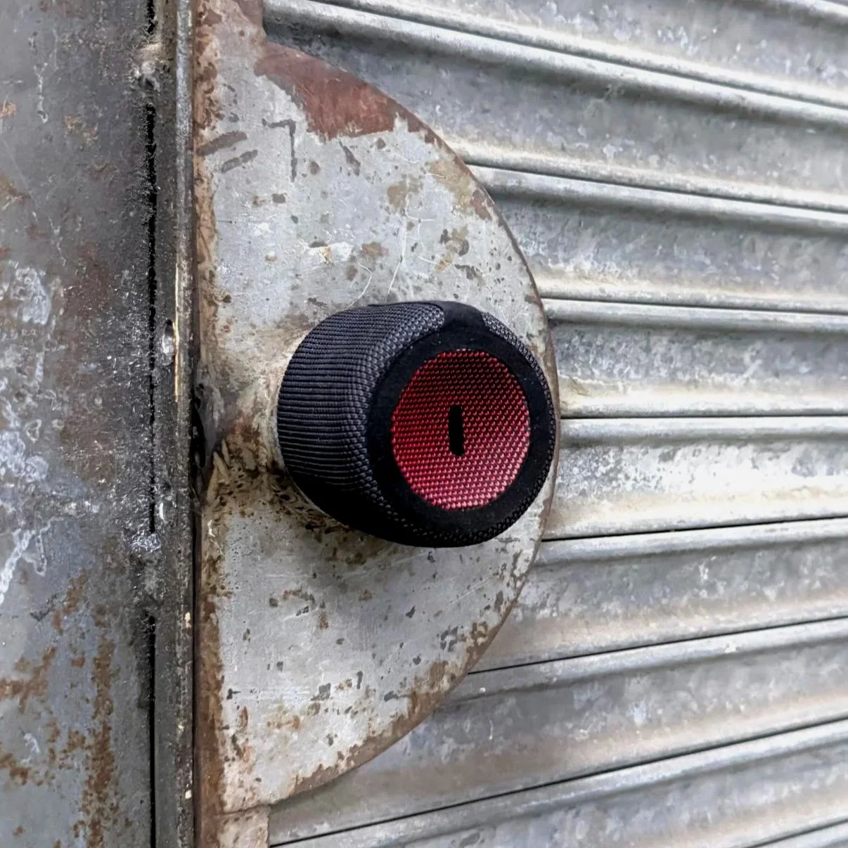 Bilio+SilverKiss+Door+Knob+Koozie+2.jpg