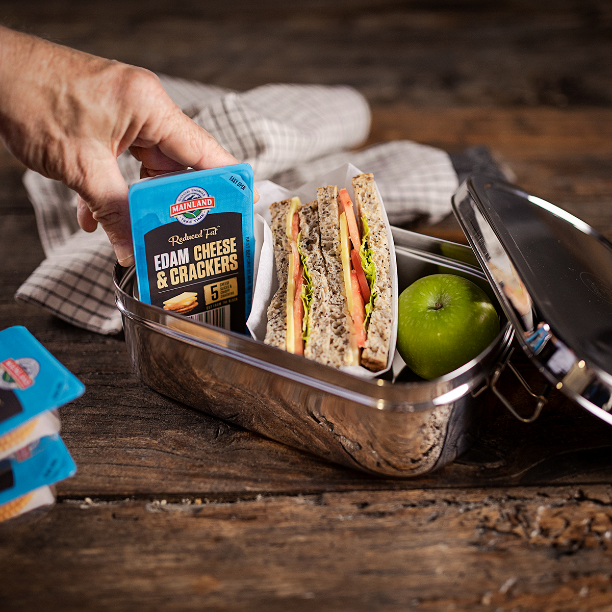 FNZ1160_Social_LunchBox_EdamCheeseCrackers.png