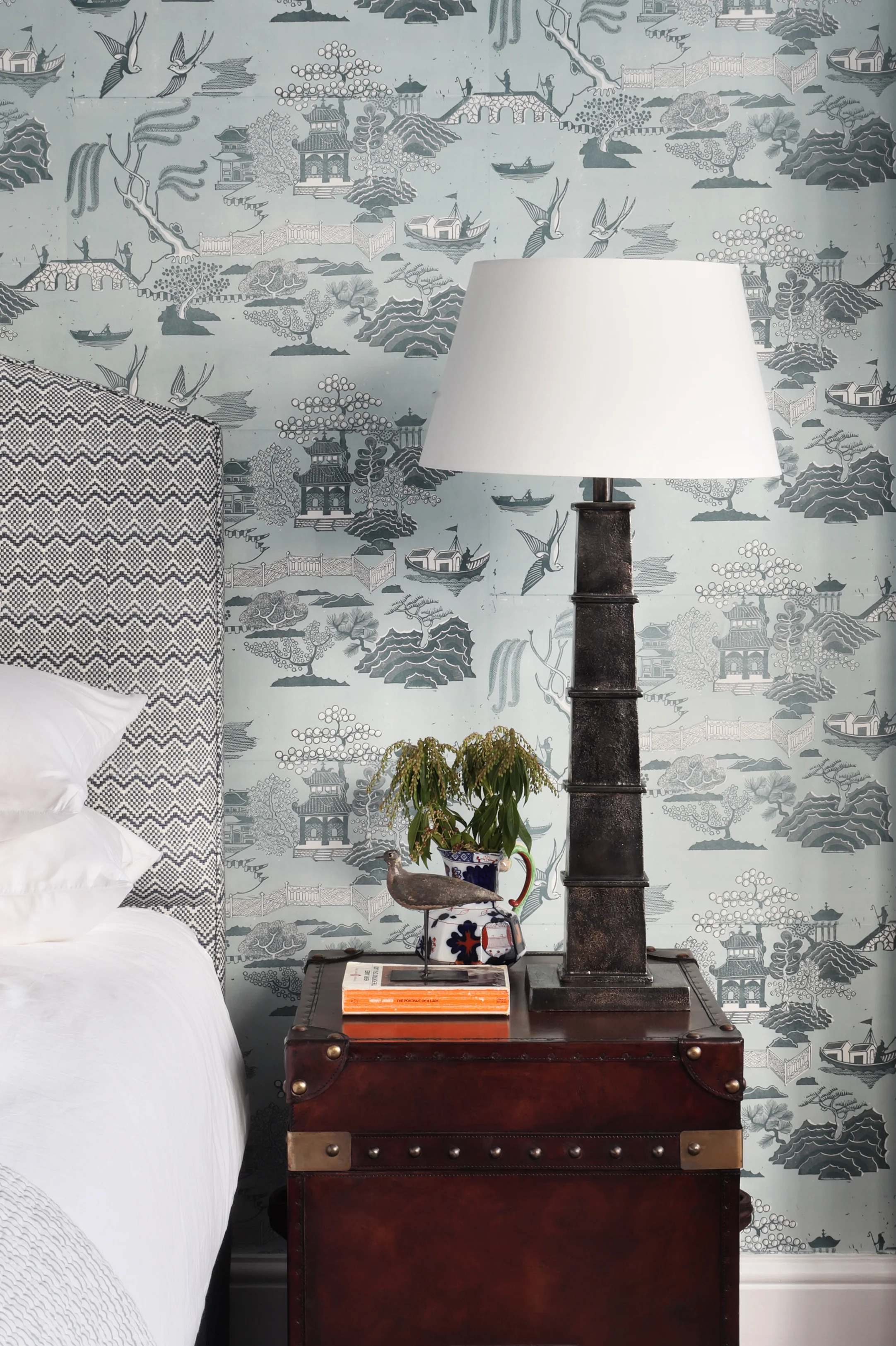 Lroom closer bed ham interiors.jpg