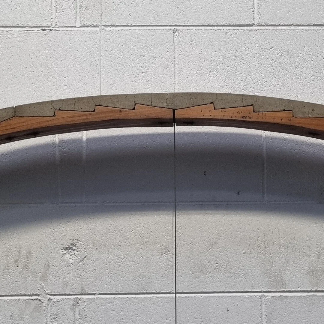 The two supports use custom adapted concrete anchors connected to the rusty hex head bolts. After the two steel elements are attached to the wall the 'bridge' element is placed between them. The wire that runs down from the keystone location pulls th